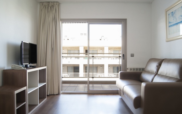 Отель Apartamentos Best Michelángelo Испания, Салоу - отзывы, цены и фото номеров - забронировать отель Apartamentos Best Michelángelo онлайн комната для гостей