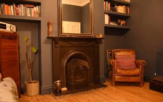 Incredible 1 Bedroom Flat Colourful and Cozy