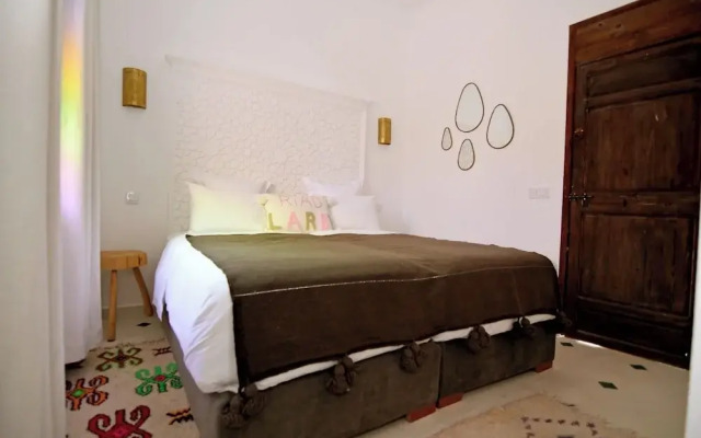 Riad larbi khalis