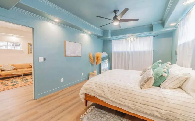 Stylish 2-bedroom Walking Distance to Downtown