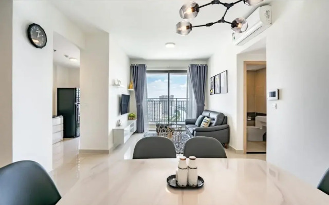 Henry Home - RiverGate Residence