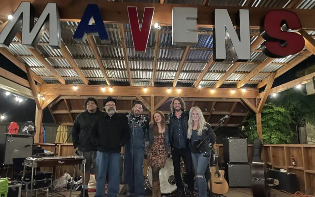 Maven's Inn & Grill