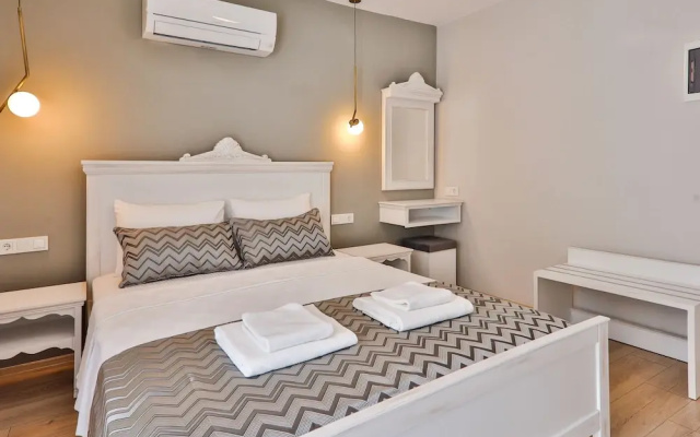 Lora Kas Otel