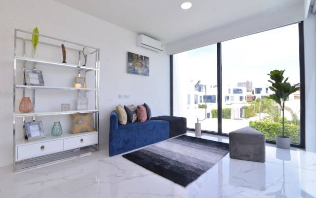 Luxury Villa in Central Pattaya, 8PPL, Shared Pool (Palmc16) 1