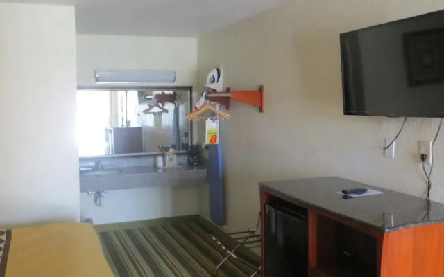 Super 8 Pleasanton