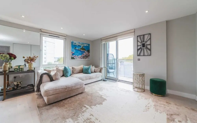 Stylish Three-bedroom Battersea Flat