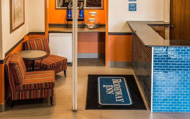 Rodeway Inn Muskegon Airport