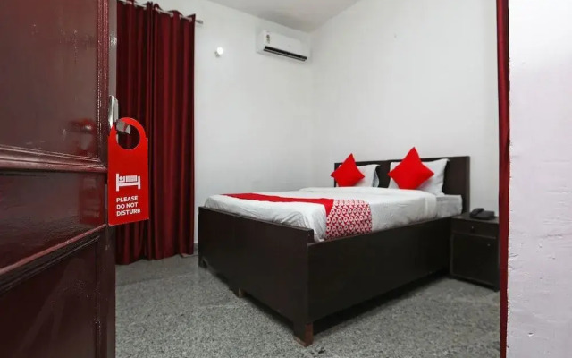Hotel Indians by OYO Rooms