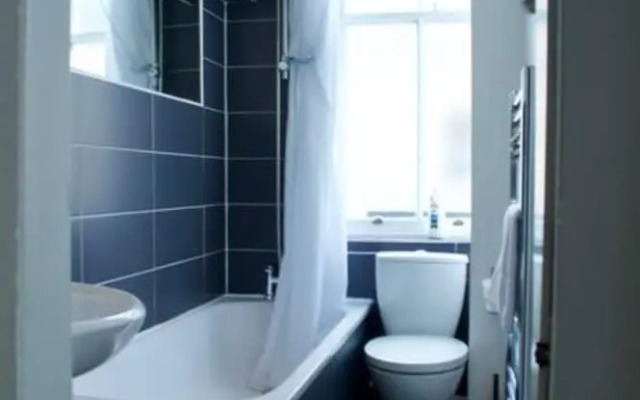 2 Bedroom Flat Near Edinburgh City Centre