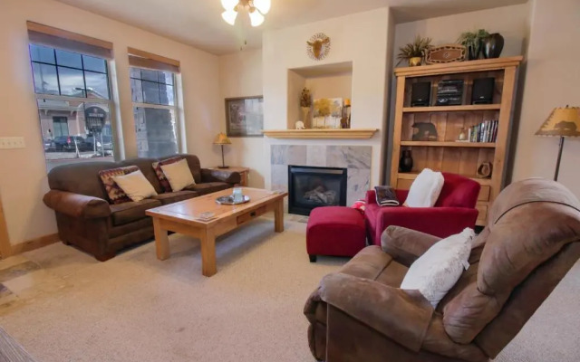 Fox Pointe Condo