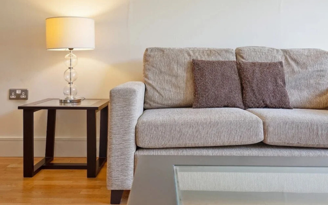 Stunning 2 Bed Apt W/balcony nr Islington