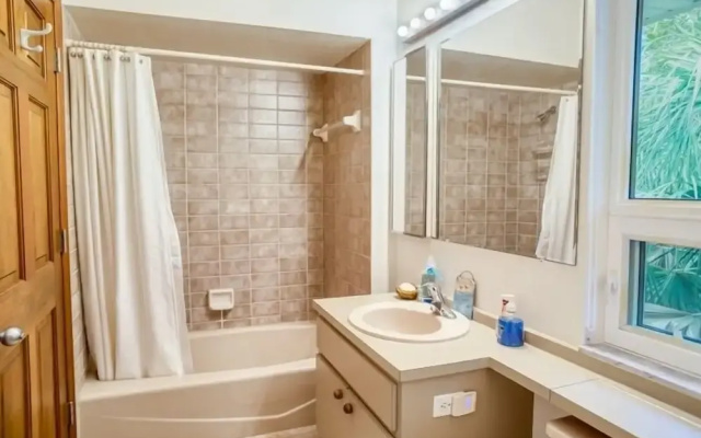 Little Current 3 Bedroom Home by RedAwning
