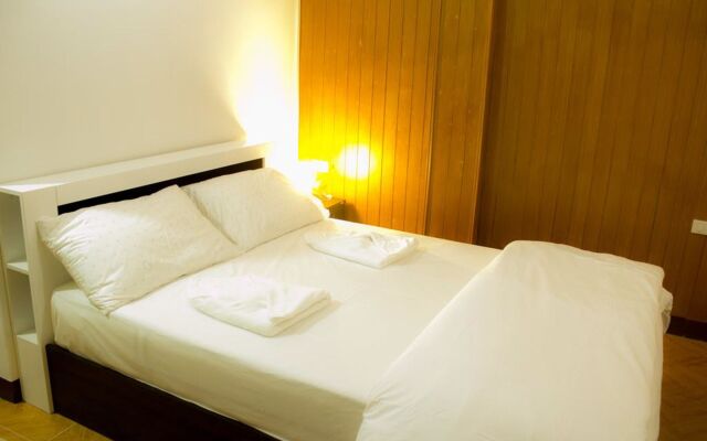 Отель Baan Lucky Guest House вид на фасад