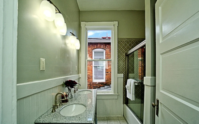 2 Bed Home in Downtown Savannah