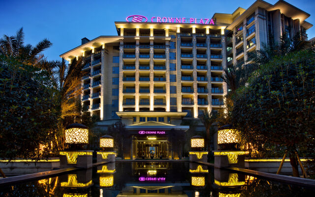 Отель Crowne Plaza Chongqing New North Zone вид на фасад