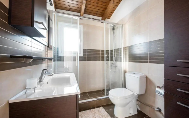 Top floor modern studio in central Koropi