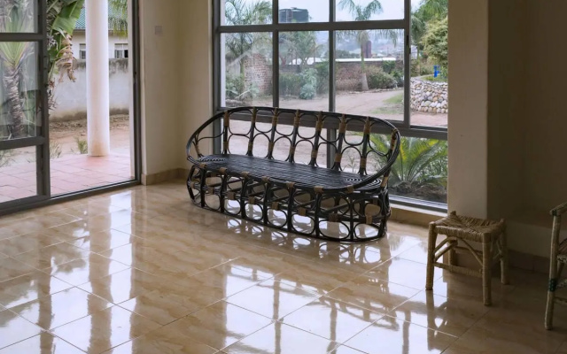 Tooro Fairway Hotel