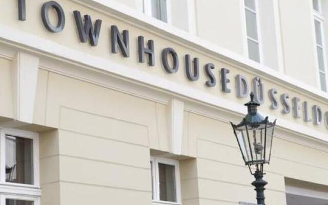 Отель Townhouse Düsseldorf Дюссельдорф вид на фасад