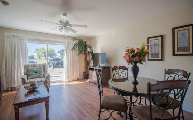 Oak Shores 66