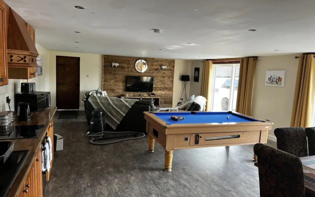 Luxury Country Lodge in Bretherton - Sleeps 4