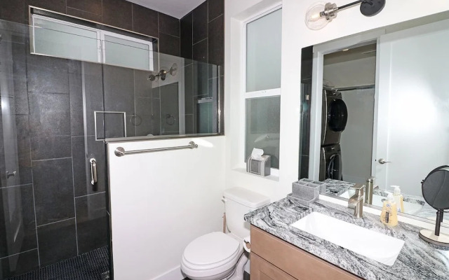 Tranquil Modern Haven 2 Bedroom Home
