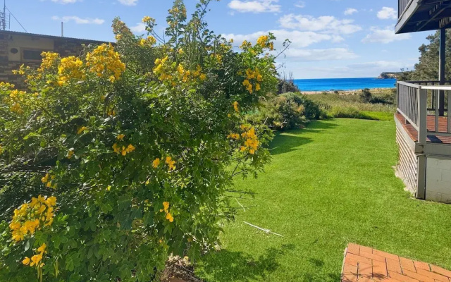 Oceanfront 4-bed Haven With BBQ & Alfresco Dining