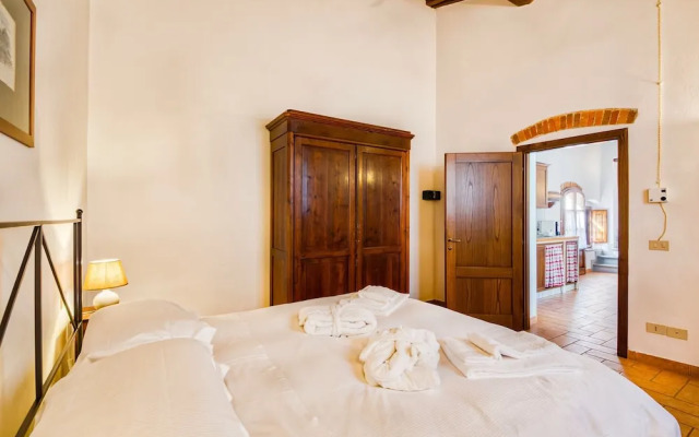 Loro 12 With Shared Pool And Tennis