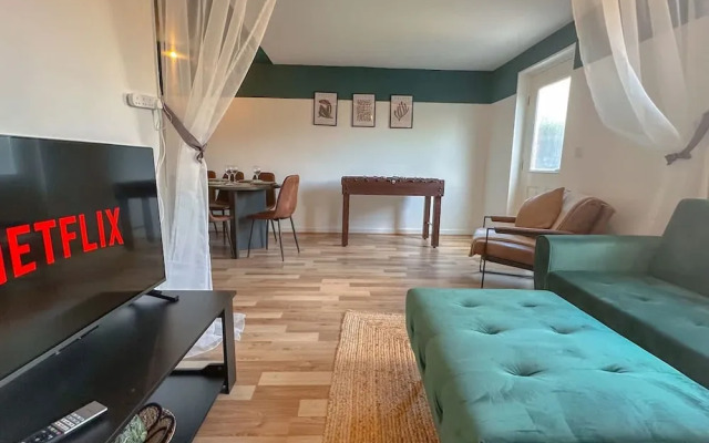 Perfect Booking 3 Bed Home in Central Bracknell