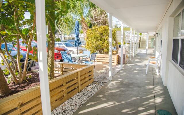 Отель Regency Inn & Suites вид на фасад