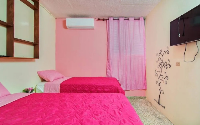 Room in Guest Room - Queen Of Hearts - Rh