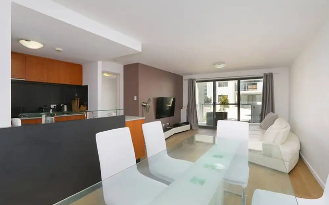 Convenient 3 Bedroom Apartment Close to Casino and CBD