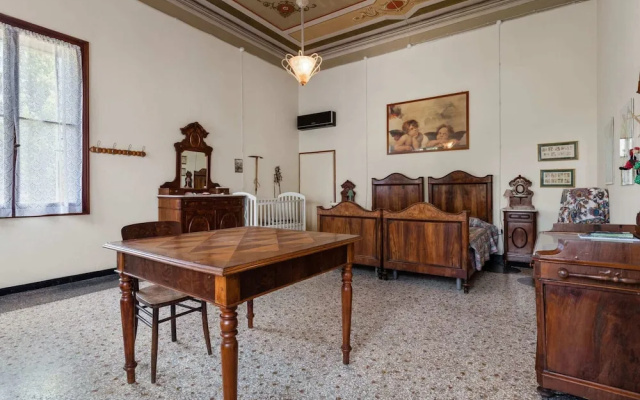 Castle in Romano D'ezzelino With Garden
