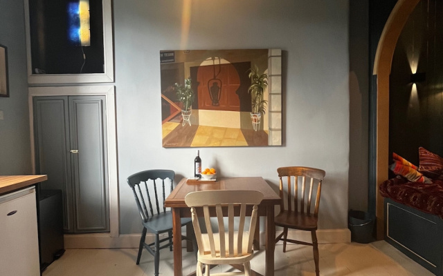 Apartment Sleeps 2 With Pets Welcome