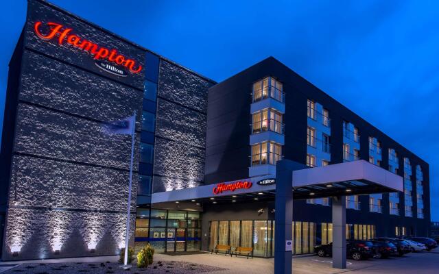 Отель Hampton by Hilton Gdansk Airport вид на фасад