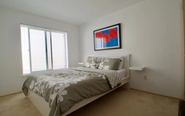 Heart of Ballard Stylish Airy Penthhouse