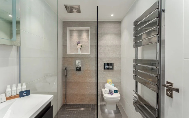 Spacious Canfield Gardens Studio