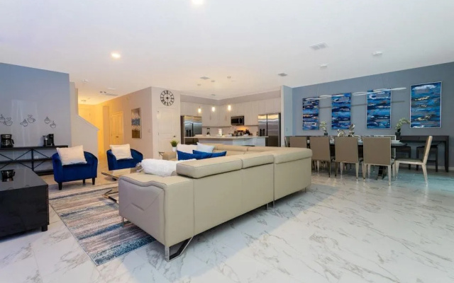Large beautiful home by Disney