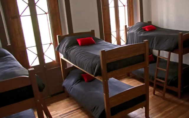 Hostal Irreal - Hostel