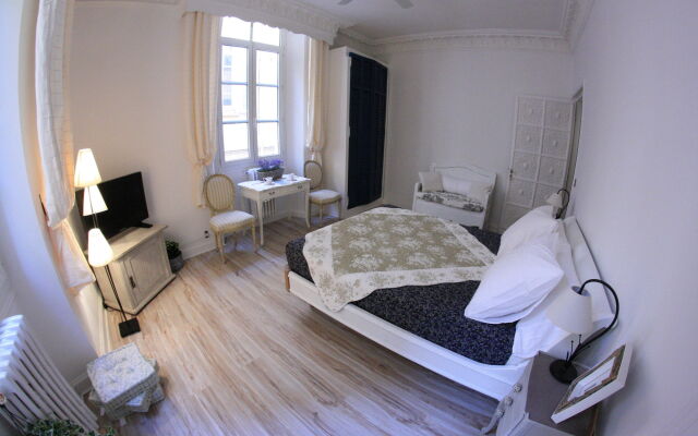 Отель L'Oustaria, Apartment - Old Town Франция, Ницца - отзывы, цены и фото номеров - забронировать отель L'Oustaria, Apartment - Old Town онлайн комната для гостей