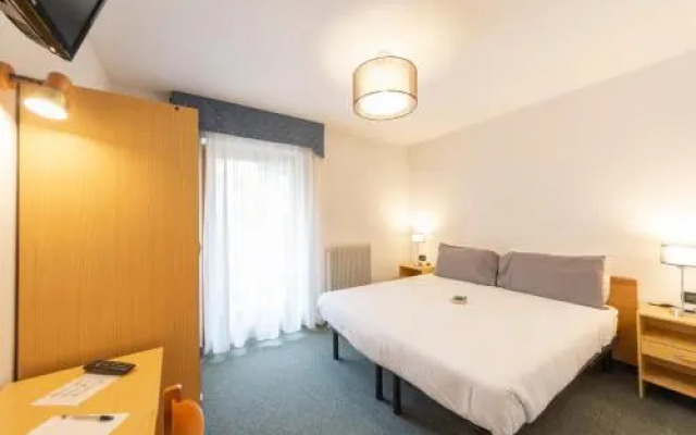 Flos Hotel
