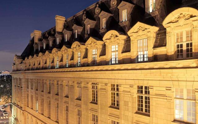 Отель Mercure Paris Centre Tour Eiffel Париж вид на фасад