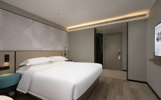 Berman Hotel (Zhanjiang Wuchuan Jiefang Middle Road Gangfeng Plaza)