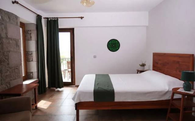 Assos Pırnal Köy Evi