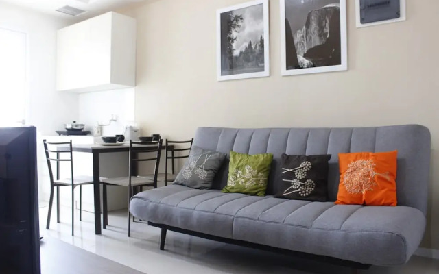 Warm 2BR Apartment at Parahyangan Residence