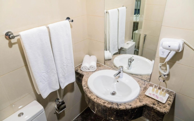 Hayat Plaza Hotel