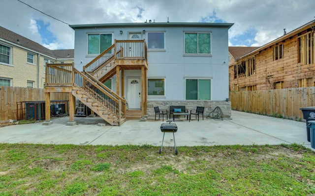 Houston Upgrade! Spacious + Modern Unit Near UH