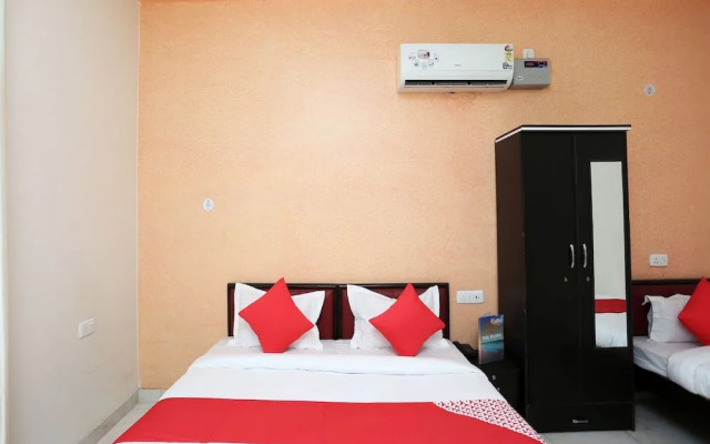 Oyo 17066 Hotel Pushpa Palace