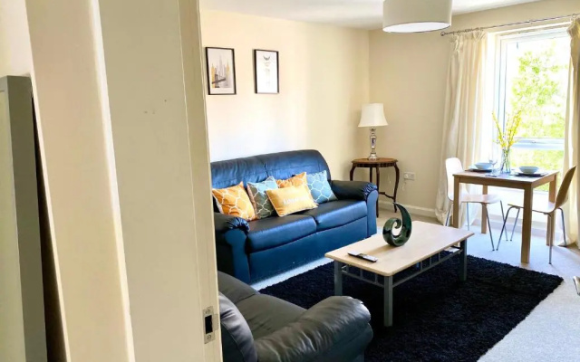 Superior Two-Bed Apartment with Free Parking, CV1 Coventry