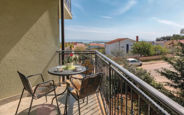 Nice Apartment in Liznjan With Wifi