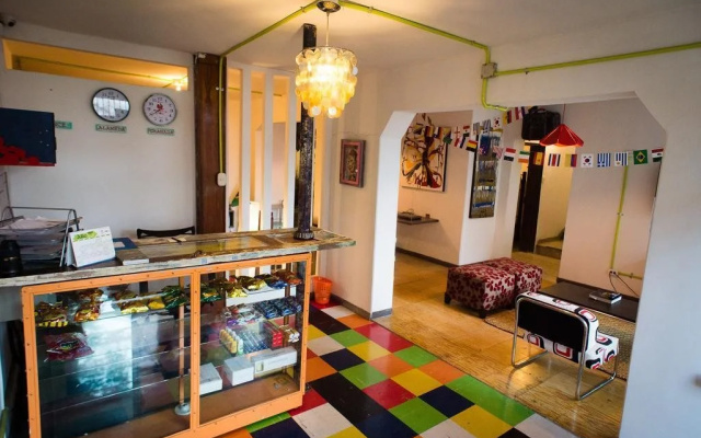 Local House Hostel